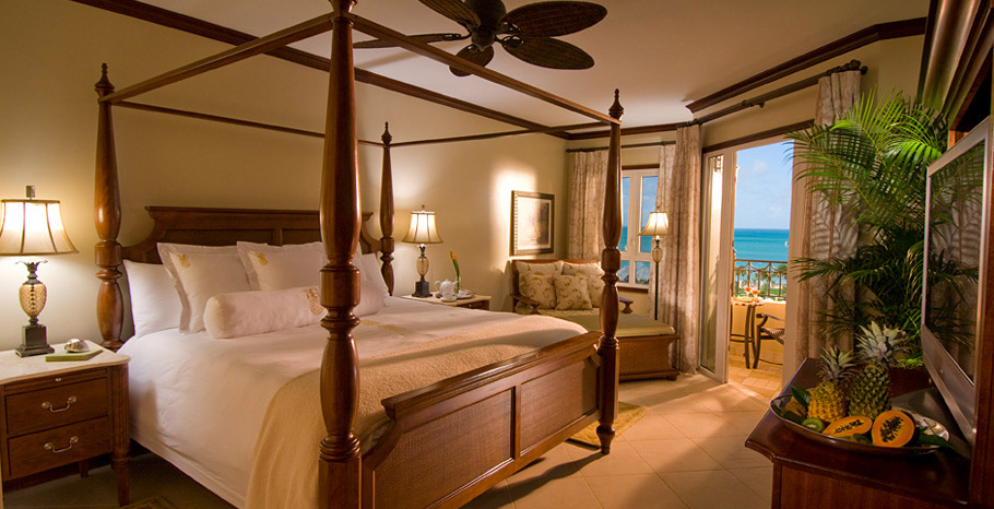 Mediterranean Honeymoon Oceanview Club Level Suite (MO)