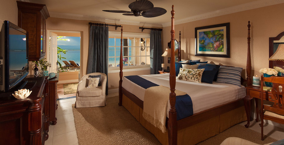 Beachfront Honeymoon Walkout Club Level Room (WB)