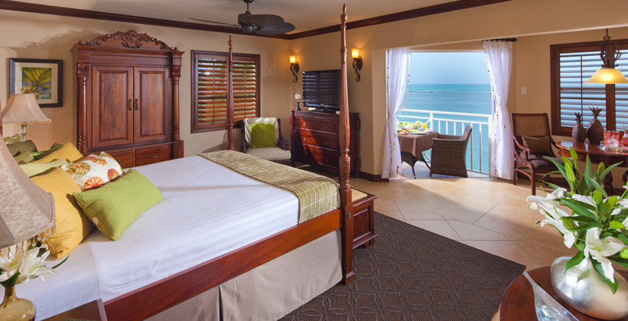 Kensington Cove Honeymoon Beachfront Club Level Room (HB)