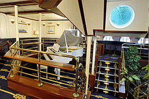Piano Lounge
